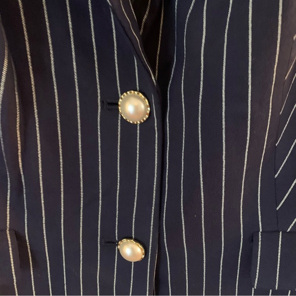 Women’s Chico’s Blue & White Pin Striped Blazer w/Pearl Buttons Sz. 0 U.S. 4/6 - Picture 2 of 11